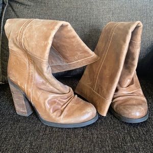Women’s Size 8 - Heeled leather boots